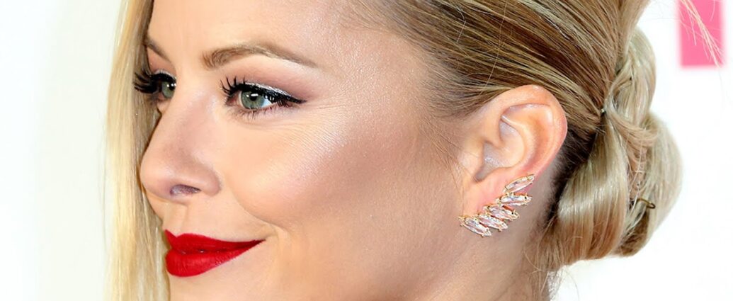 Choosing Earrings That Transition from Work to Evening